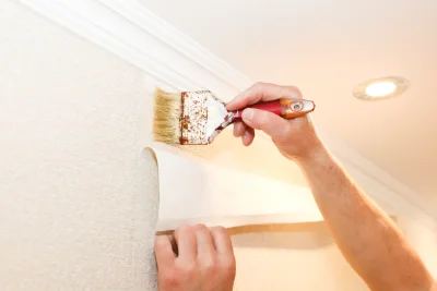 Pose de papier peint à Ersa — revêtements muraux et toiles de verre